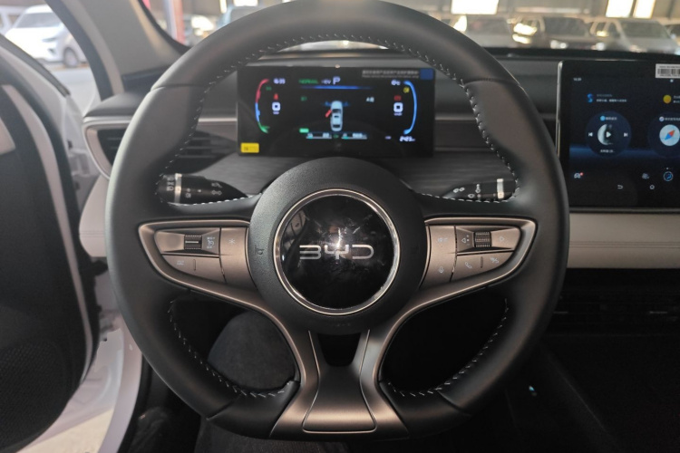 BYD Seal 05 DM-i 2025 car image #15