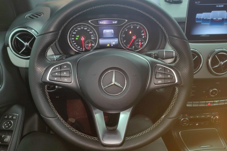 Mercedes-Benz B Class 2018 #15 Mercedes-Benz B Class 2018 car image #15