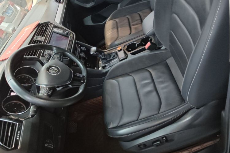 Volkswagen Tiguan L 2018 car image #15
