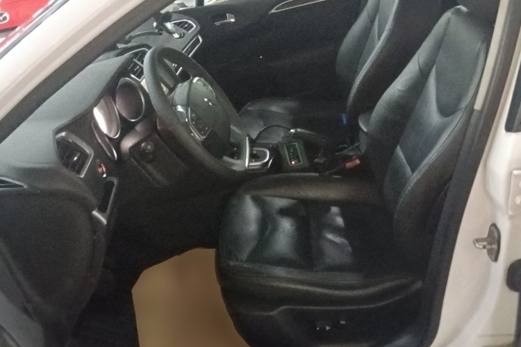 Citroen C4L 2015 car image #15