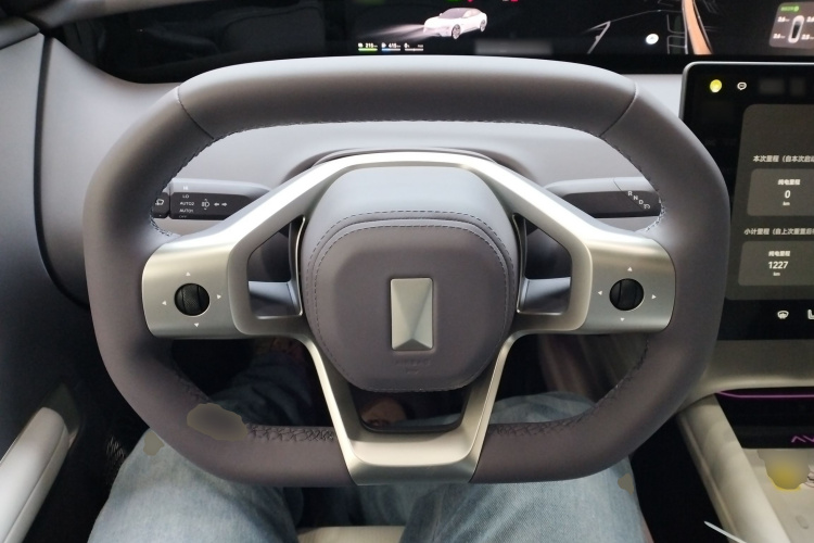 Avatr 06 2025 car image #15