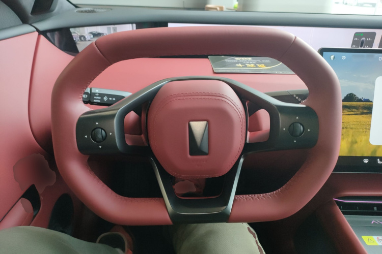 Avatr 06 2025 car image #15