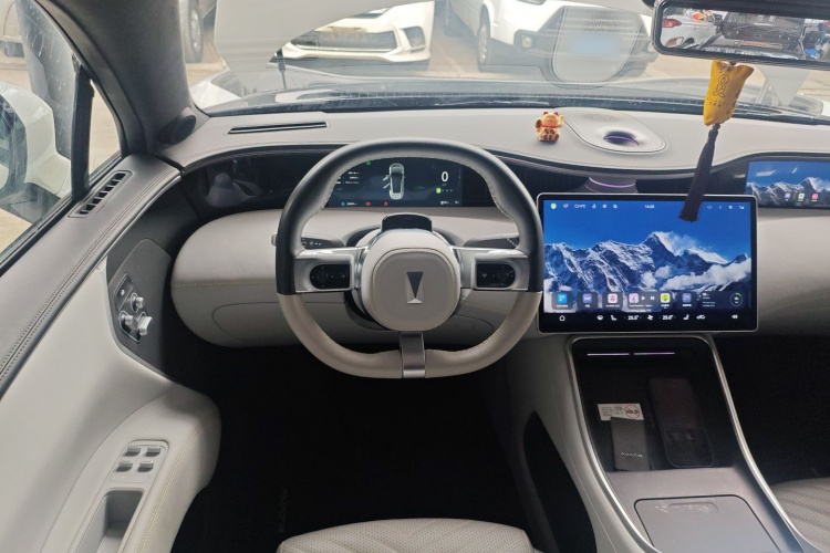 Avatr 11 2023 #15 Avatr 11 2023 car image #15