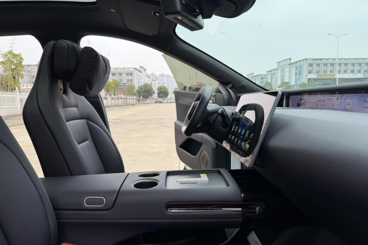 Avatr 07 2025 immagine di auto #15