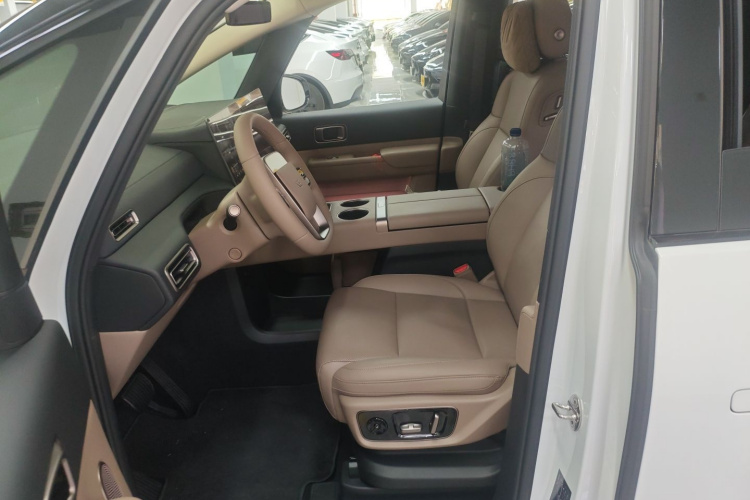 理想汽车 理想MEGA 2025 汽车图片 #15