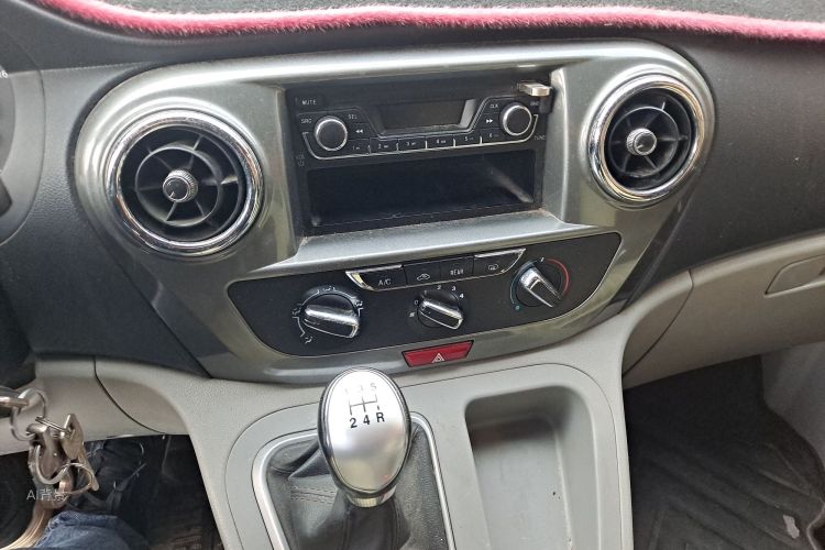 JAC 2017 #15 JAC 2017 car image #15