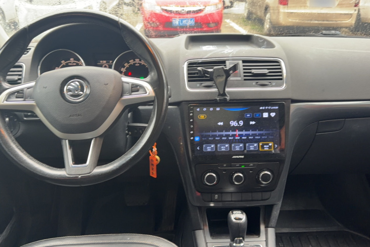 Skoda Yeti 2016 car image #15