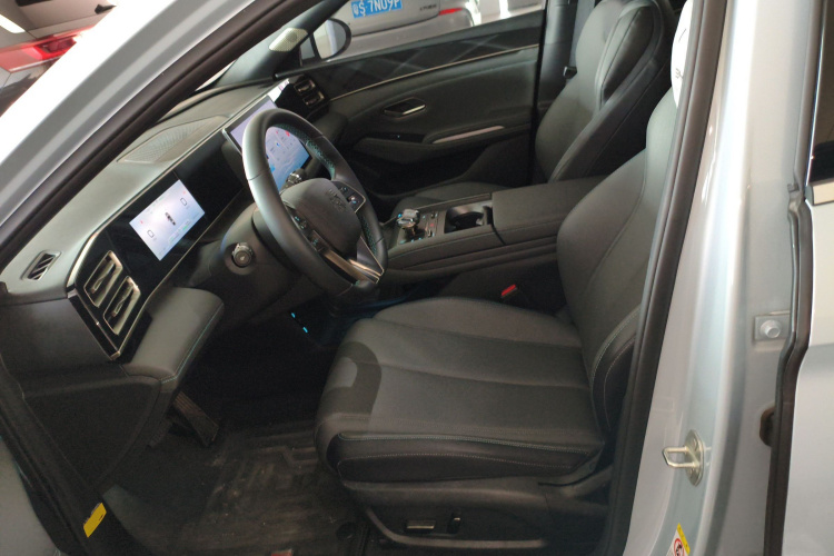 BYD Qin L 2024 immagine di auto #15