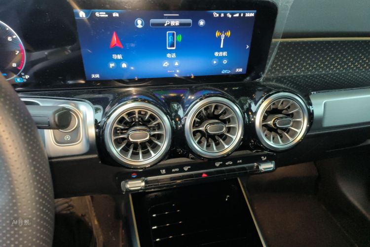 Mercedes-Benz GLB AMG 2025 car image #15