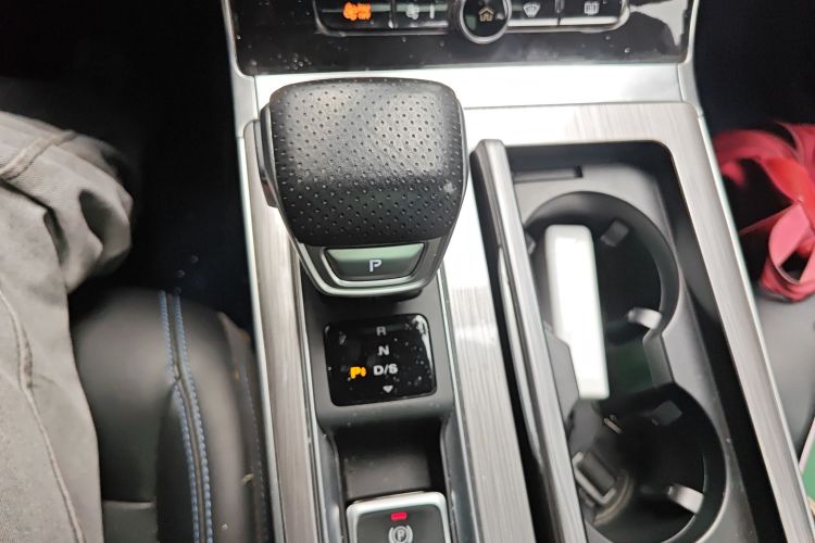 Roewe RX5 2020 image de voiture #15