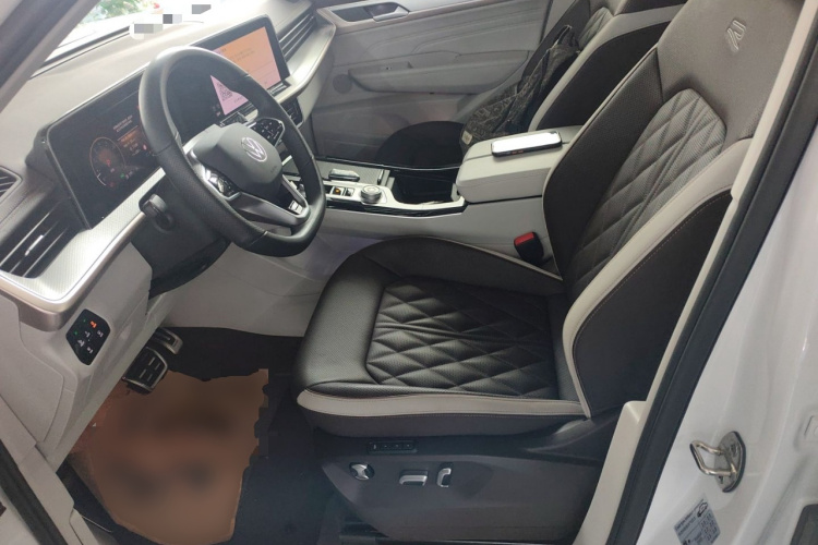 Volkswagen Tavendor 2023 car image #15