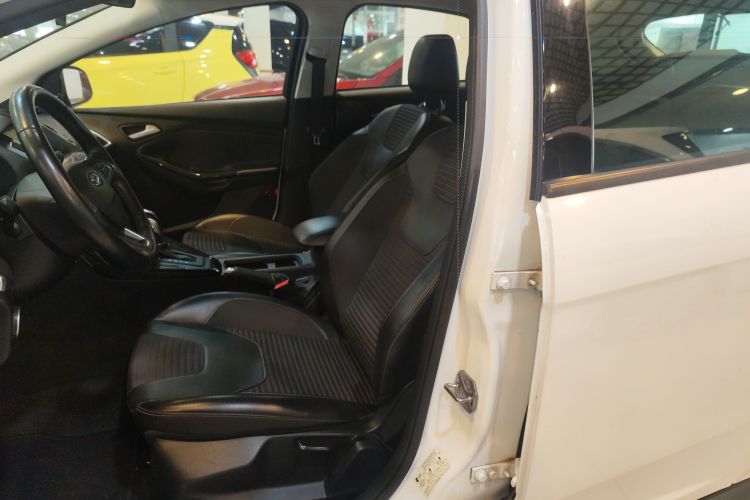 Ford Focus 2017 car image #15