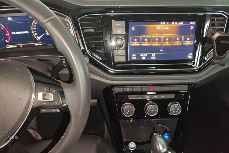 Volkswagen T-Roc 2019 car image #15