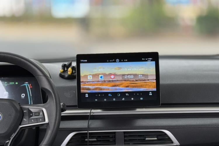 BYD e2 2019 immagine di auto #15