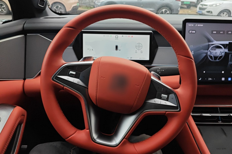 BYD Tang L 2025 immagine di auto #15