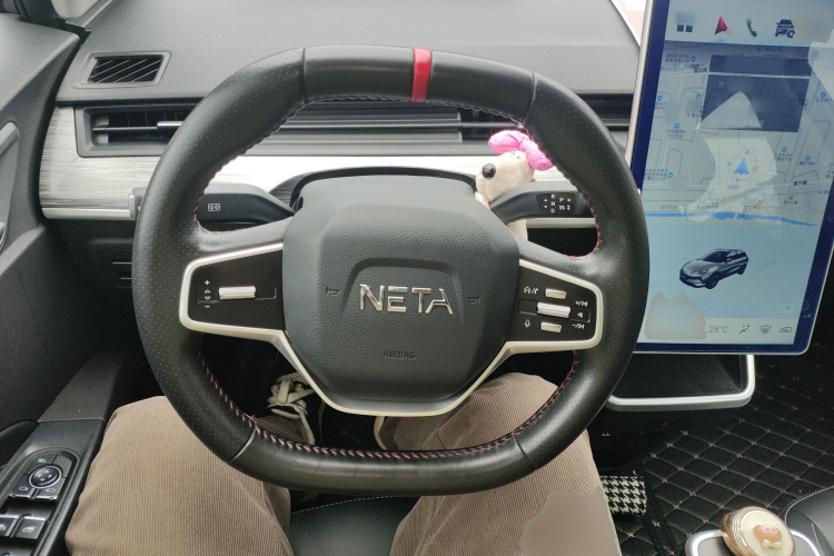 哪吒汽车 哪吒V 2023 汽车图片 #15