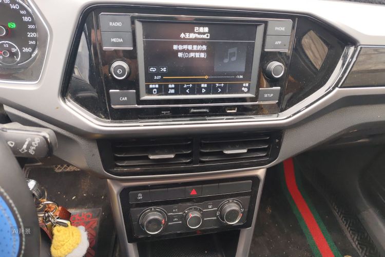 Volkswagen T-Cross 2020 car image #15