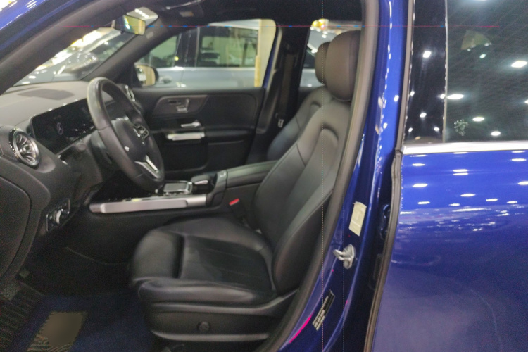 Mercedes-Benz GLB Class 2020 car image #15