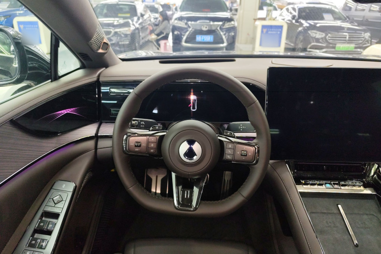 Denza Z9 2024 car image #15