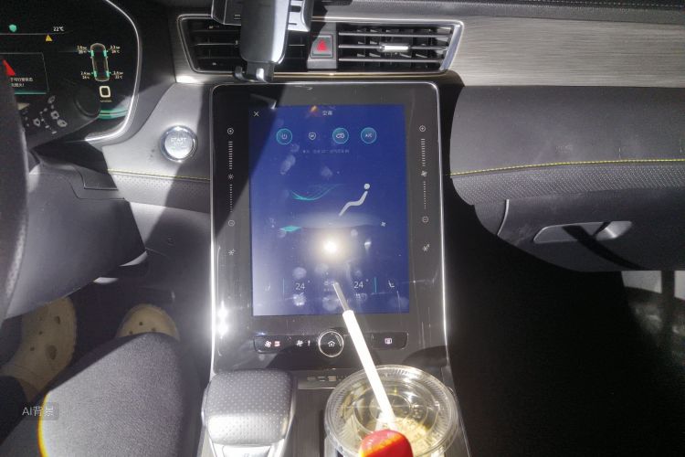 Roewe RX5 New Energy 2021 изображение автомобиля #15