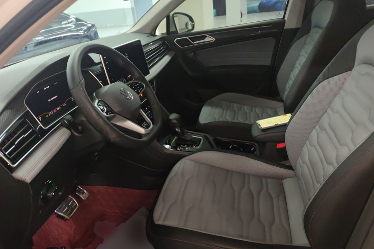 Volkswagen Tiguan X 2023 immagine di auto #15