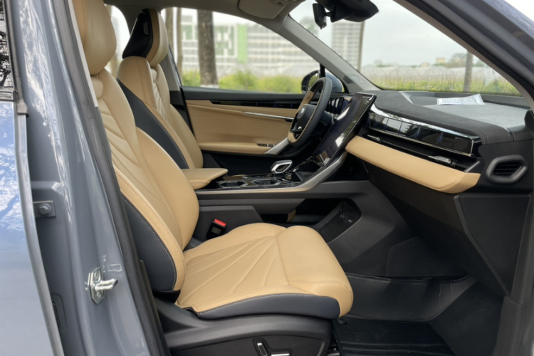 GEELY Boyue L 2024 car image #15