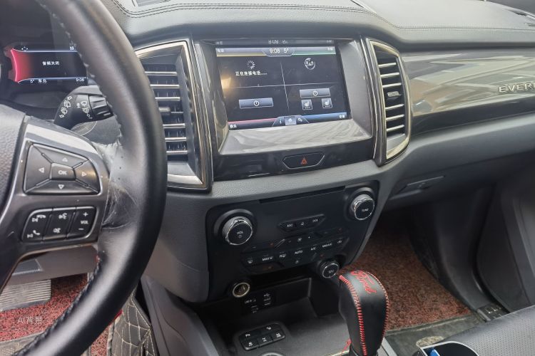 Ford Everest 2018 immagine di auto #15