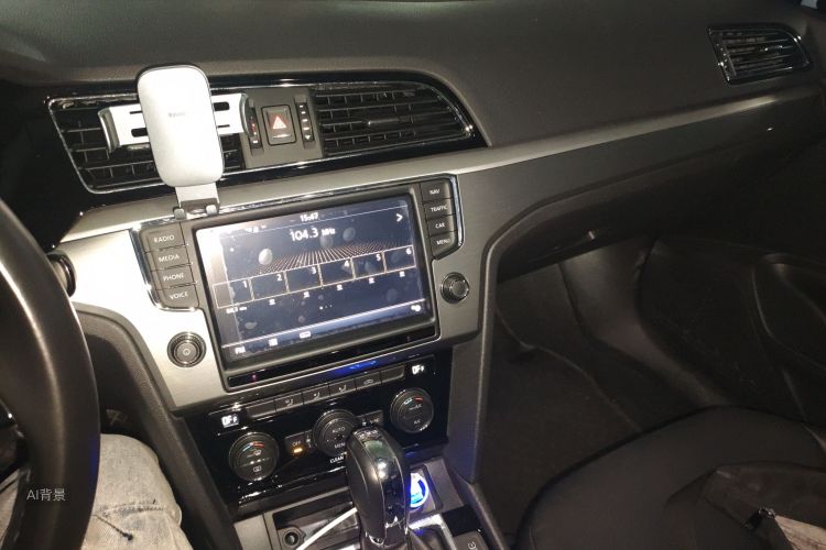 Volkswagen Lamando 2018 immagine di auto #15