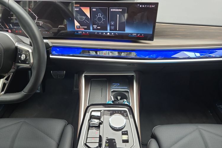 BMW 7 Series 2025 car image #15