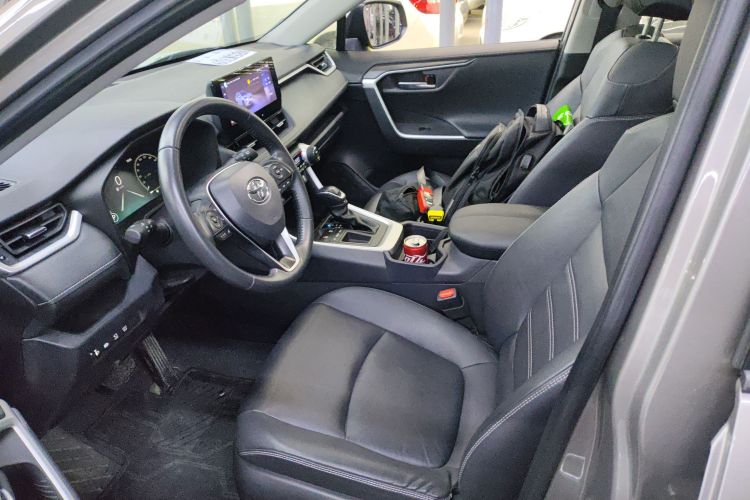 Toyota RAV4 2024 car image #15