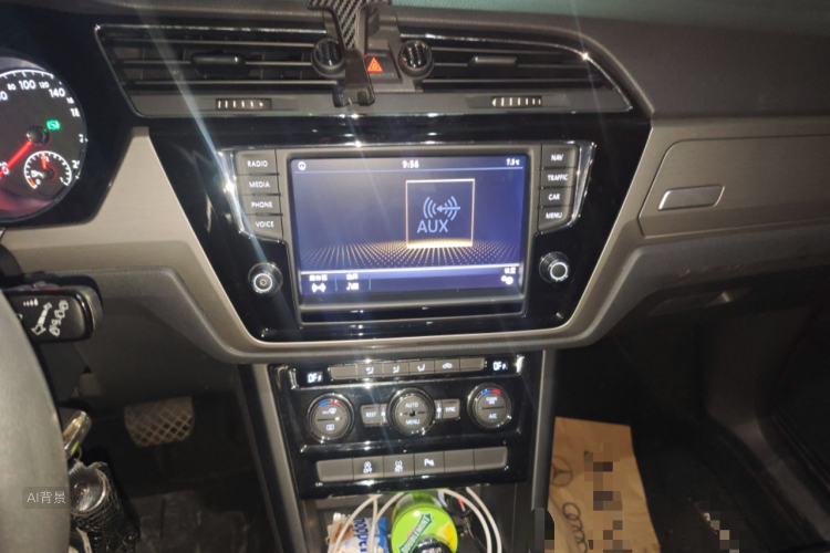 Volkswagen Touran 2018 car image #15