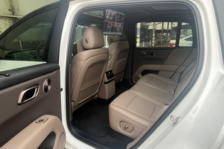 Li 2025 car image #15