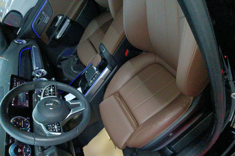 Mercedes-Benz GLB Class 2023 car image #15