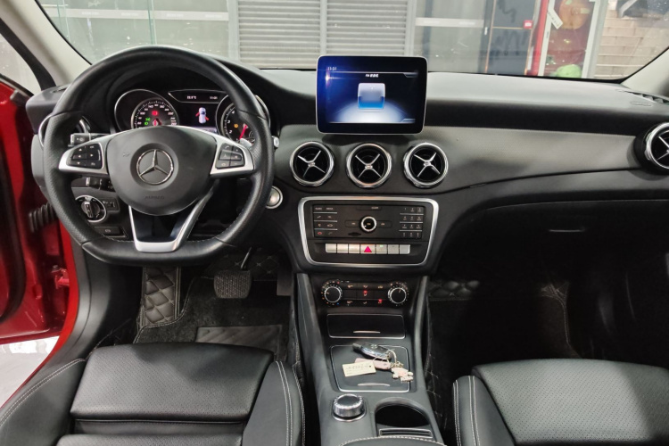 Mercedes-Benz GLA Class 2020 car image #15