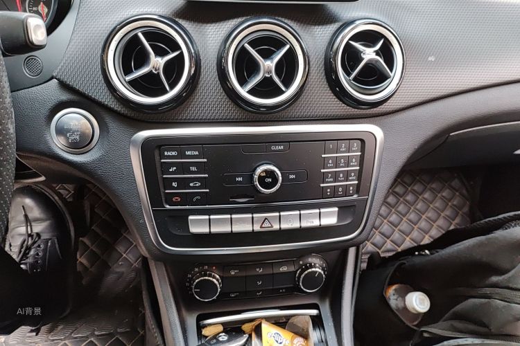 Mercedes-Benz GLA Class 2019 car image #15