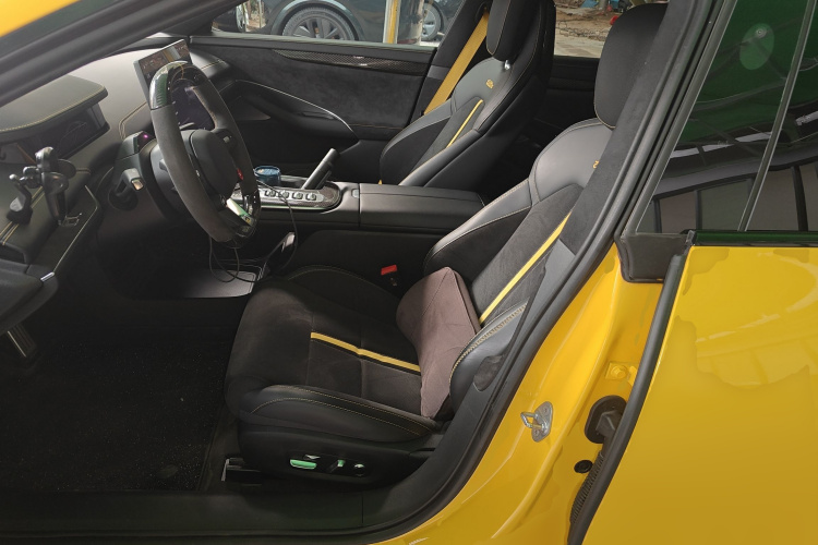 MI SU7 Ultra 2025 car image #15