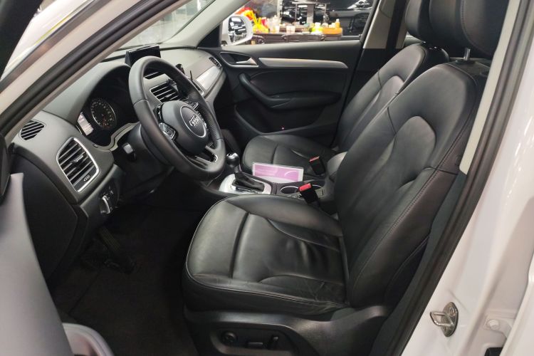 Audi Q3 2015 car image #15