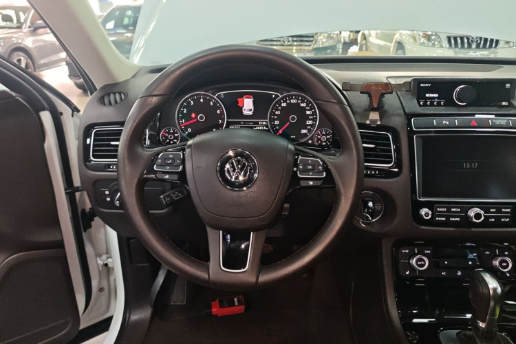 Volkswagen Touareg 2016 car image #15