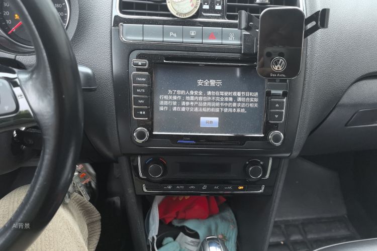 Polo 2015 car image #15