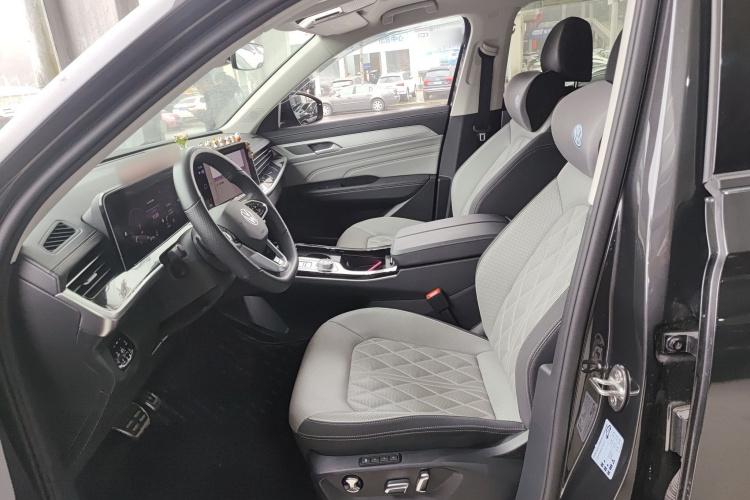 Volkswagen Tavendor 2023 car image #15