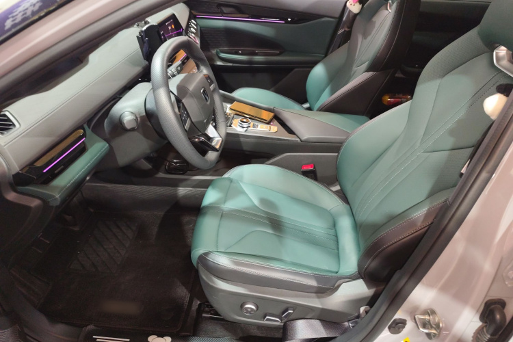 Changan UNI-V iDD 2024 car image #15