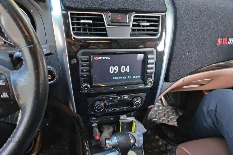 Forthing SX6 2016 car image #15