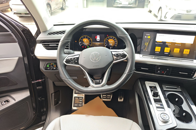 Volkswagen Tavendor 2024 car image #15