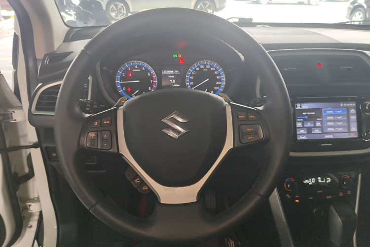 Suzuki S-Cross 2015 صورة سيارة #15