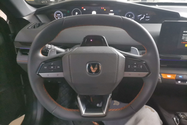 Changan UNI-V 2023 изображение автомобиля #15