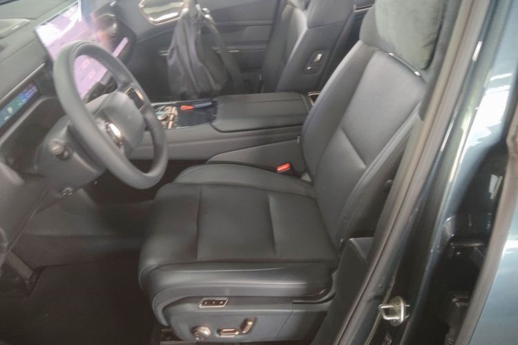 Lynk & Co 900 2025 car image #15