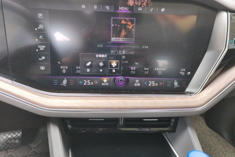 Volkswagen Touareg 2018 car image #15