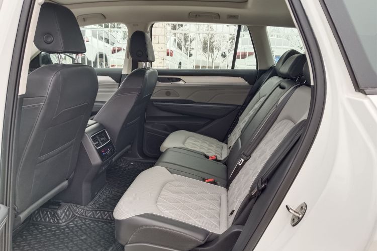 Volkswagen Tavendor 2024 car image #15