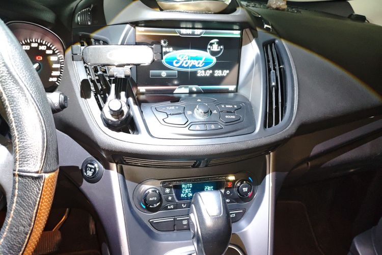 Ford Kuga 2015 car image #15