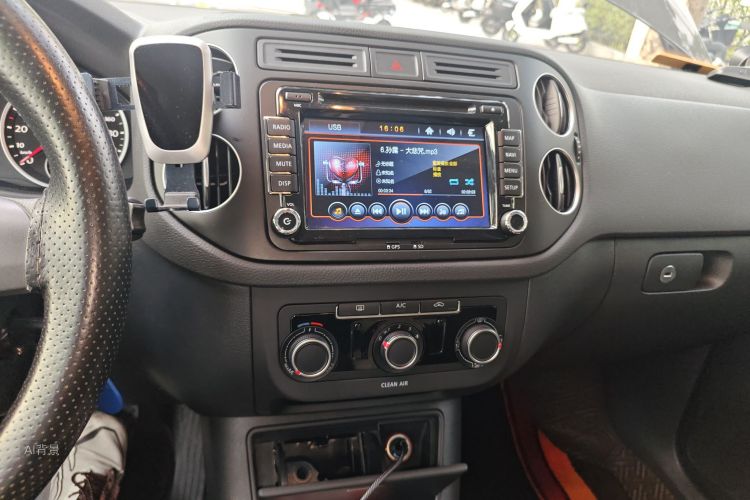 Volkswagen Tiguan 2016 car image #15